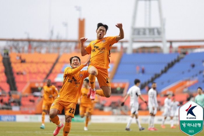 제주SK, 새 출발과 함께 개막전 승리… FC서울에 2-0 완승